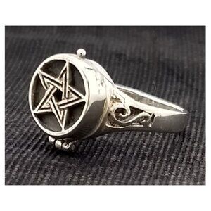 🍀🍀 Sterling Silver Hidden Compartment Ring 🍀🍀